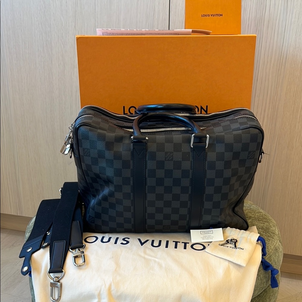 Authentic Louis Vuitton “ Icare”Damier Graphite briefcase/ laptop 💼 bag